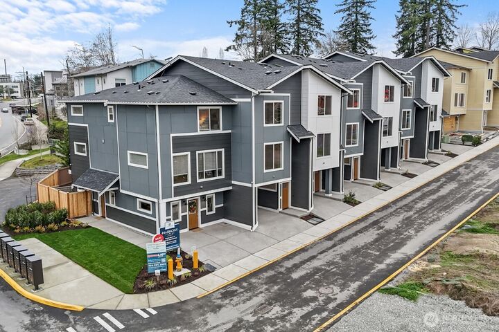 Property Photo:  16823  Alder Way J1  WA 98037 