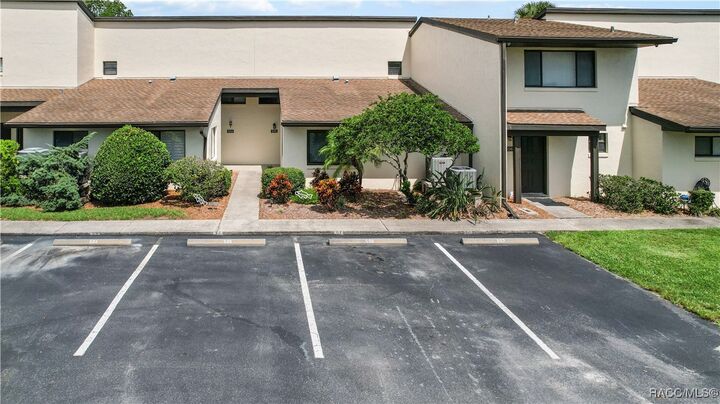 Property Photo:  1637 SE Paradise Circle 504  FL 34429 