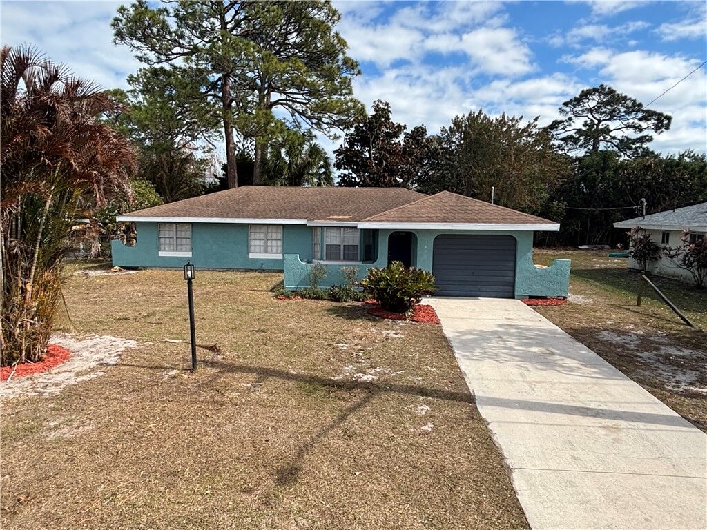 Property Photo:  2450 8th Avenue SW  FL 32962 