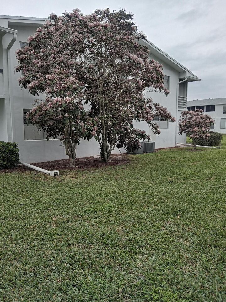 Property Photo:  302 Markham N 302  FL 33442 