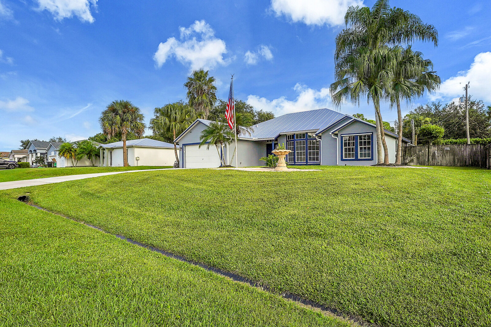 Property Photo:  1911 SW Janette Avenue  FL 34953 