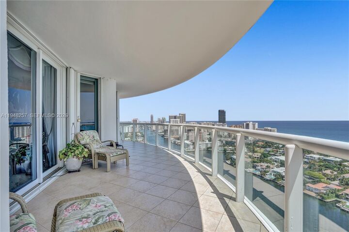 Property Photo:  21050 Point Pl 3104  FL 33180 