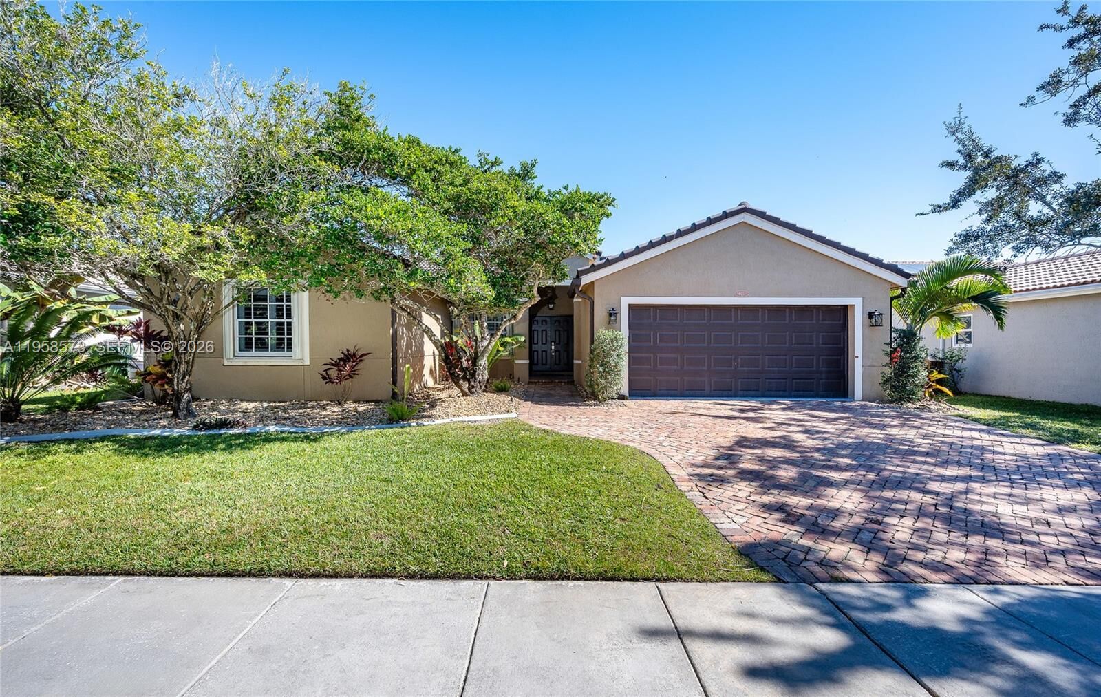 Property Photo: 405 SW 198th Ter FL 33029