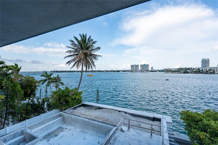 Property Photo:  333 E Rivo Alto Dr  FL 33139 