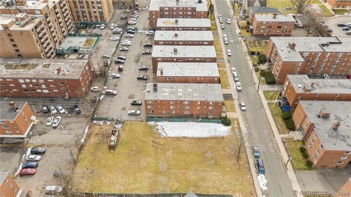 Property Photo:  32 Huntington Street  CT 06105 