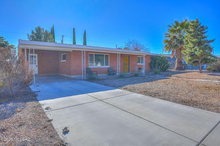 Property Photo:  100 E Freihage Drive  AZ 85635 