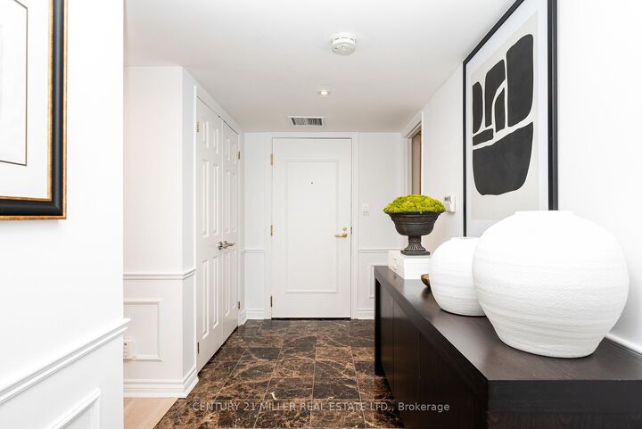 Property Photo:  100 Lakeshore Road E 201  ON L6J 6M9 