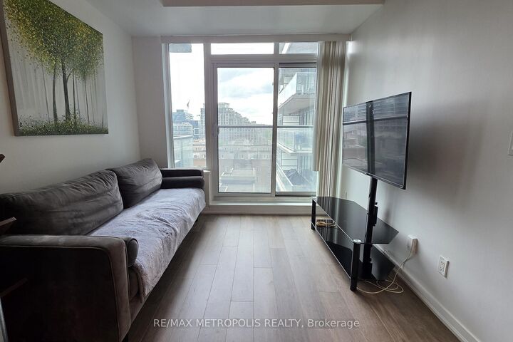Property Photo: 55 East Liberty Street 813 ON M6K 3P9