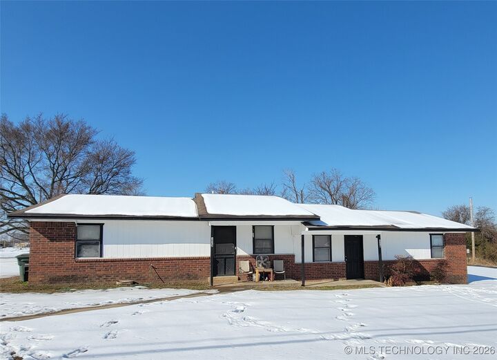 Property Photo: 1923 N Maple Street OK 74955