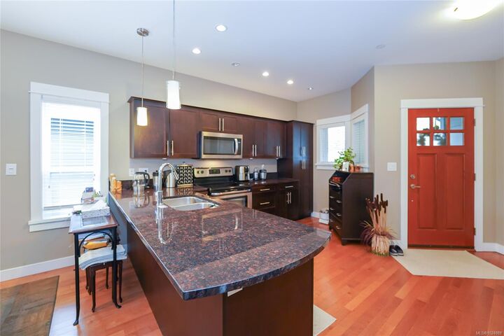 Property Photo:  2319 Chilco Rd 7  BC V9B 6S7 