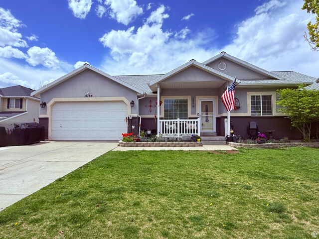 Property Photo: 8764 S Pebblecreek Rd W UT 84081