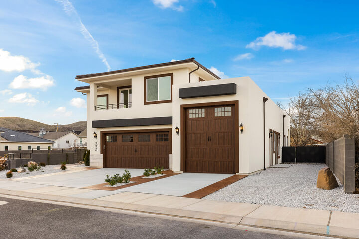 Property Photo:  226 E 1100 N  UT 84737 