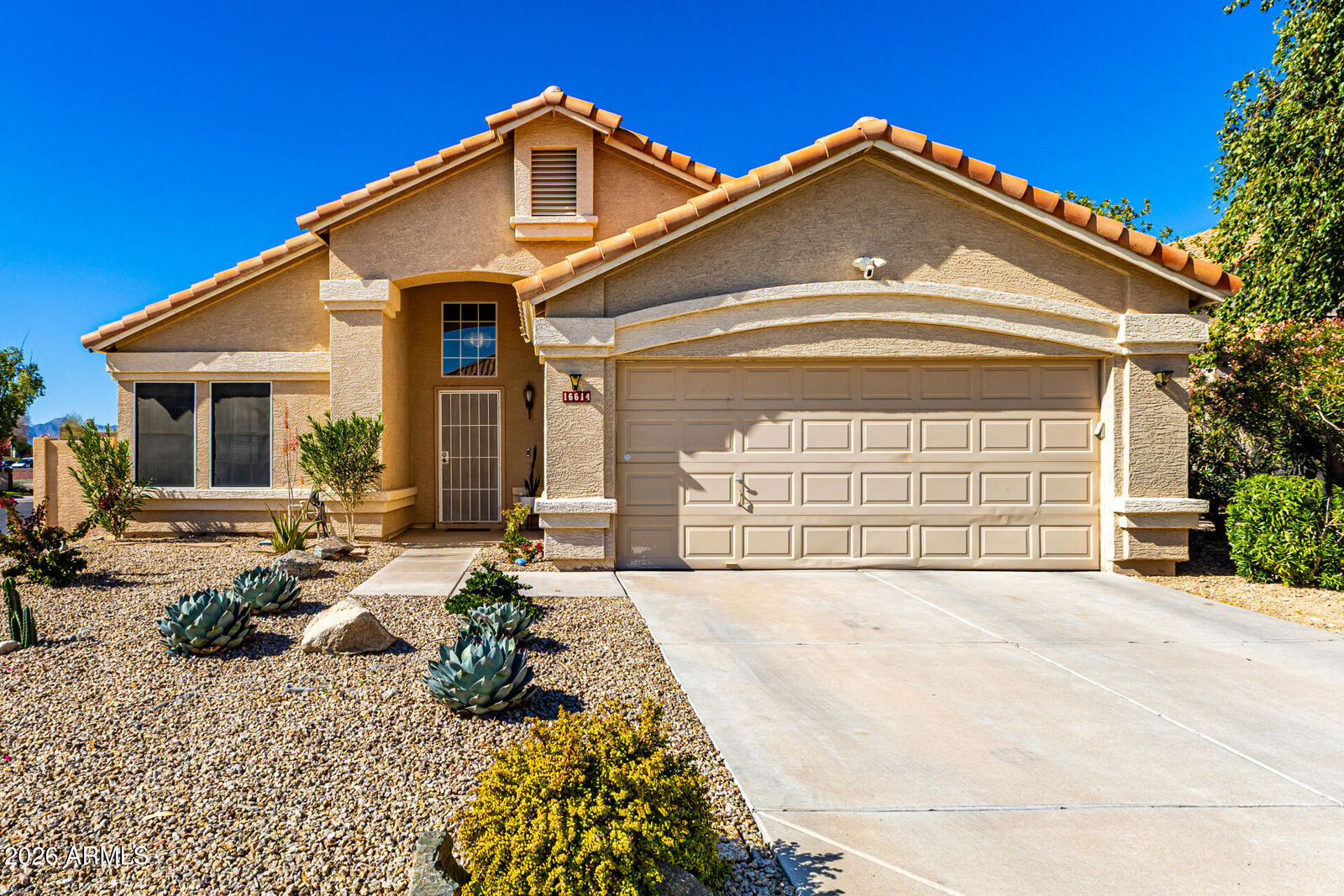 3 bed Phoenix home for sale: 16614 S 12th Place, Phoenix, AZ 85048