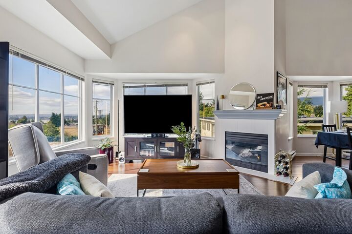 Property Photo:  131 W 20th Street 303  BC V7M 1Y2 