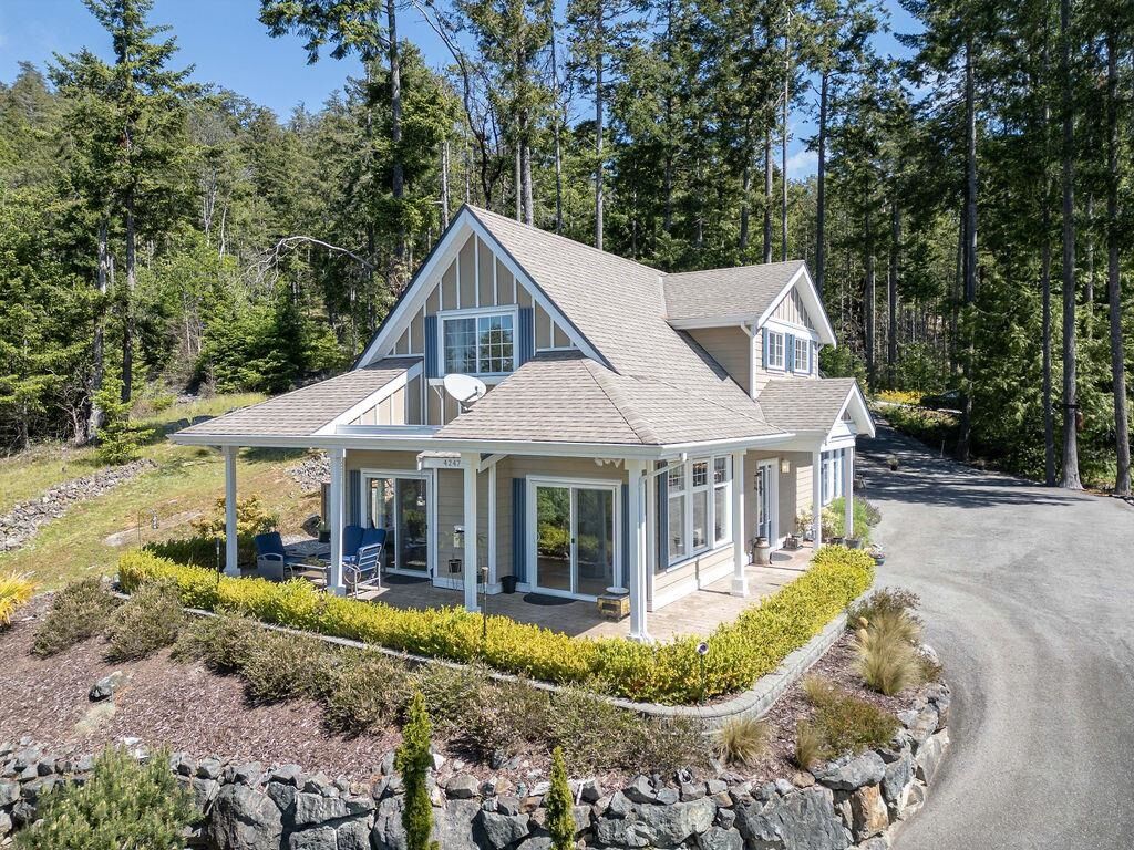 Property Photo: 4247 Johnston Heights Drive BC V0N 1S1