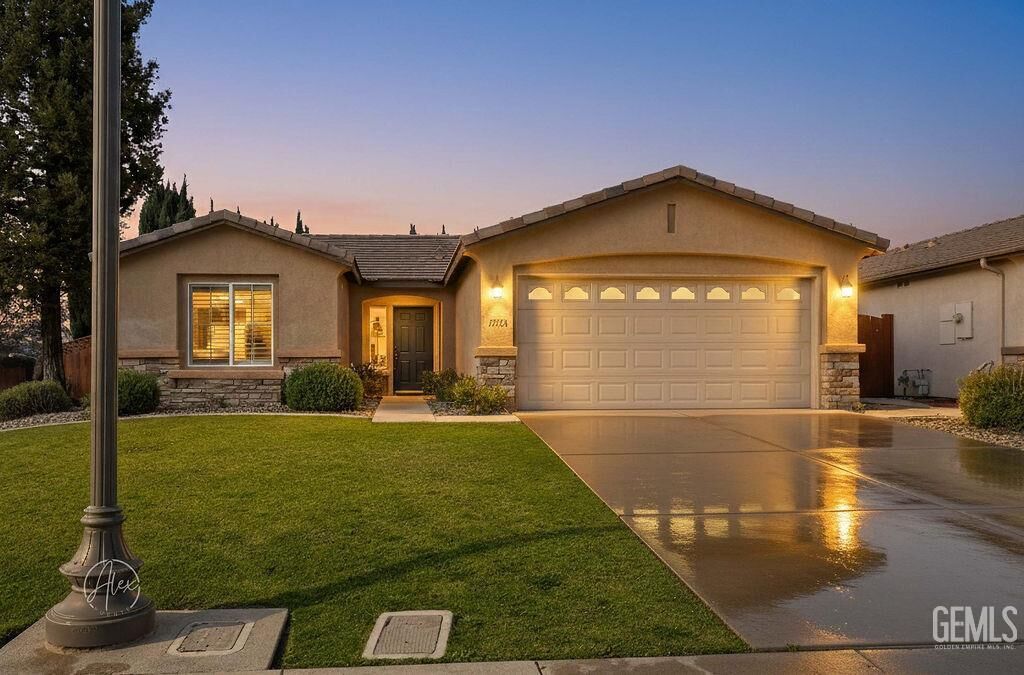 Property Photo:  11528 Indian Hawthorne Street  CA 93311 