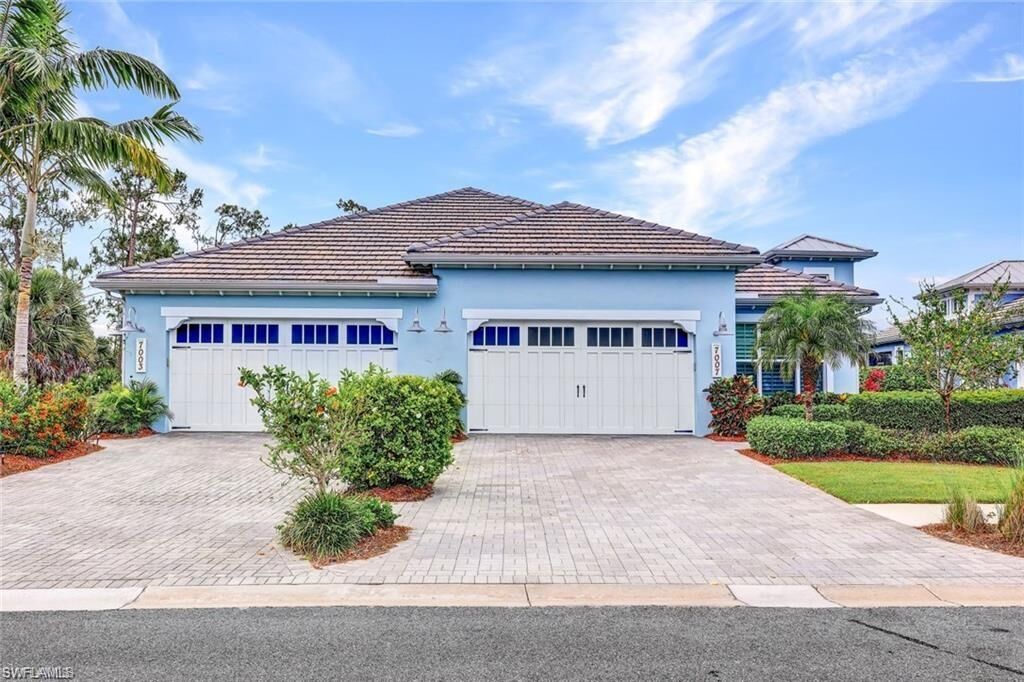 Property Photo:  8949 Calypso Ct  FL 34112 