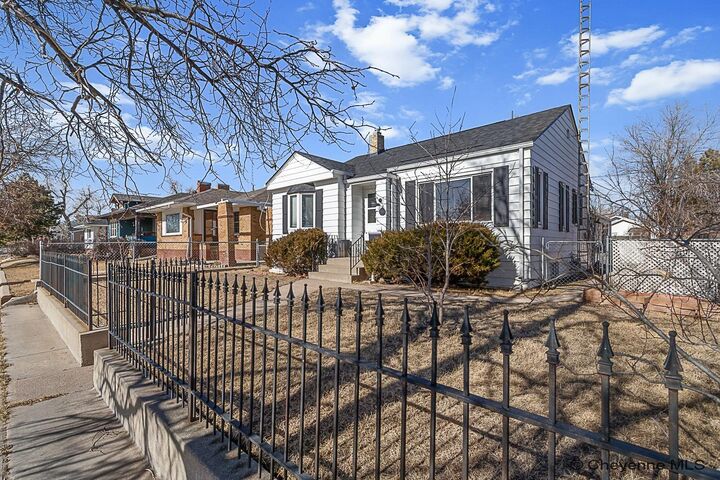 Property Photo: 316 E Pershing Blvd WY 82001