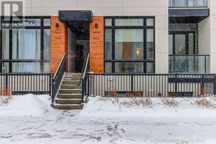 Property Photo:  11 David Eyer Road 1505  ON L4S 0N3 