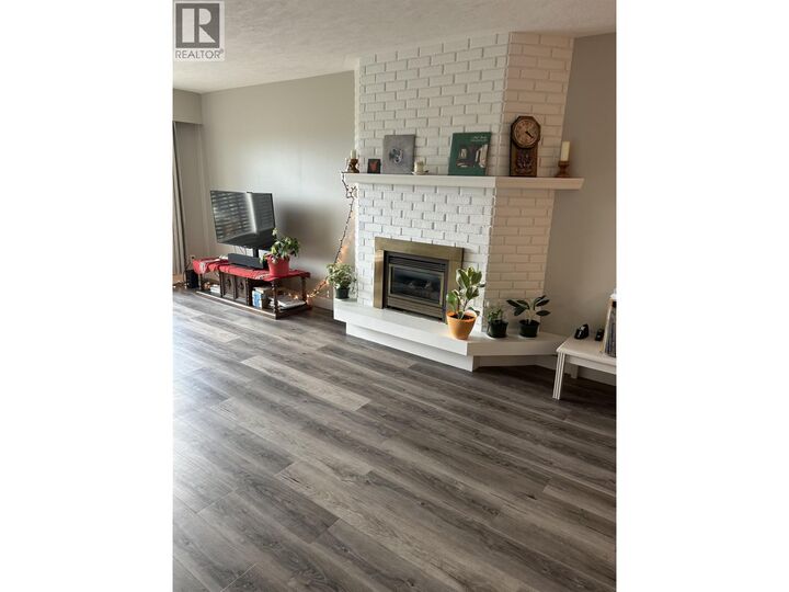 Property Photo: 1654 10th Avenue 304 BC V2L 3S4