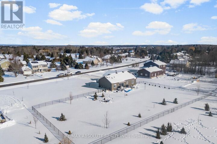 Photo de la propriété:  211 Lion Head Drive  ON K0A 2X0 