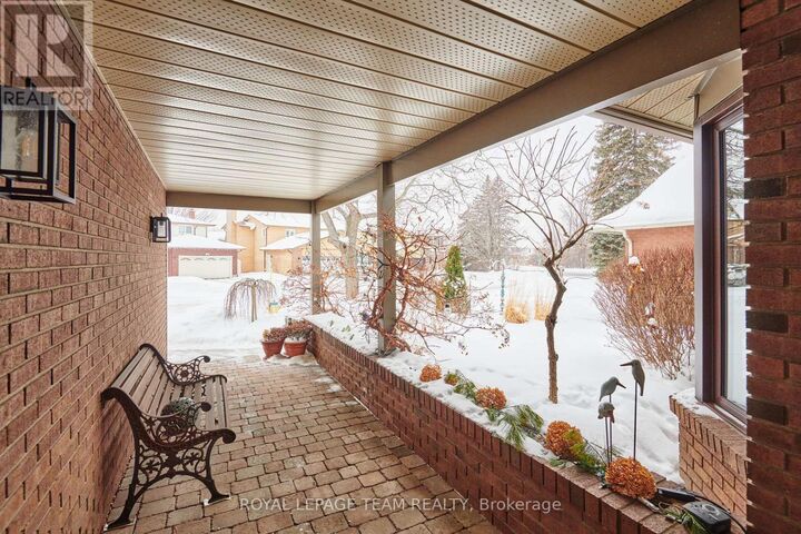 Property Photo:  9 Woodthrush Green  ON K1V 0A9 