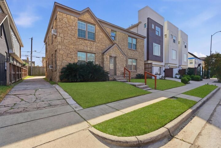 Property Photo:  403 W Polk Street  TX 77019 