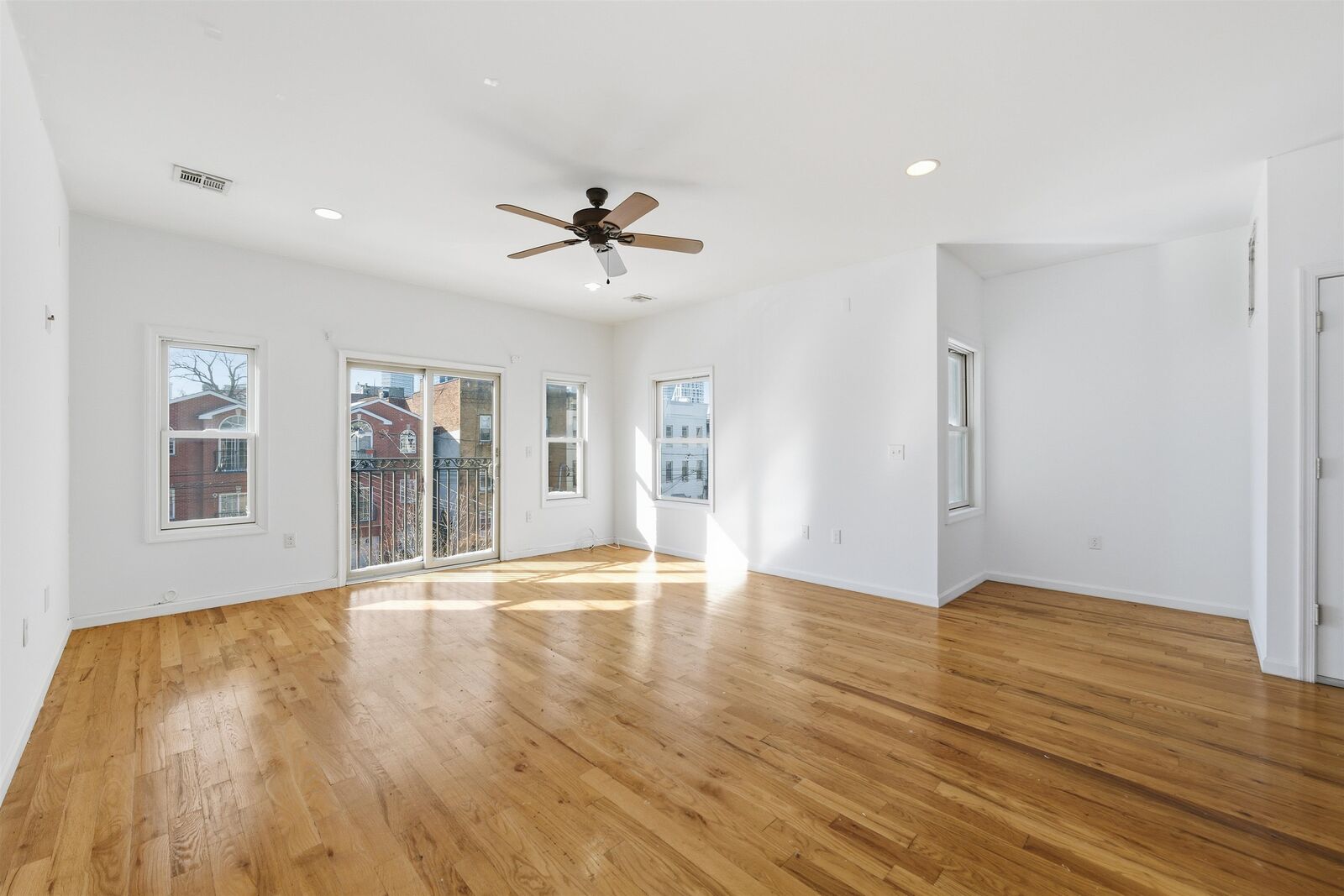 Property Photo:  54 Laidlaw Ave 2  NJ 07306 