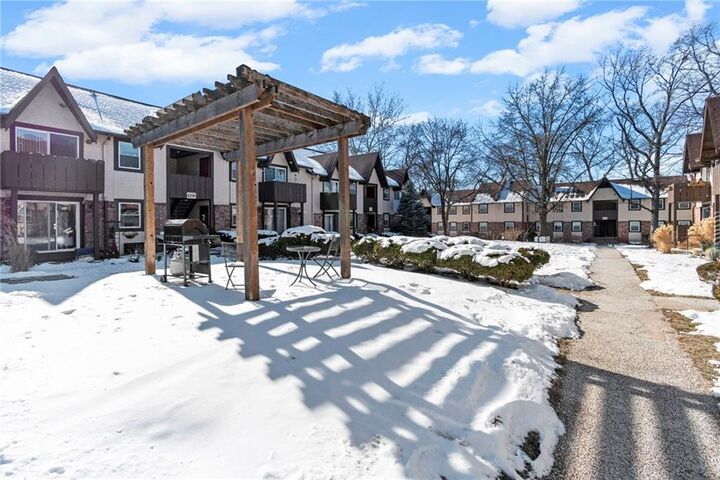 Property Photo:  6206 Robinson Street 4  KS 66202 