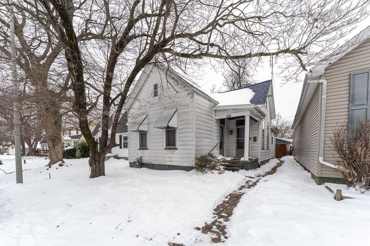 Property Photo:  1107 S Evans Avenue  IN 47713 