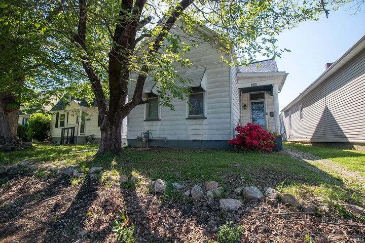 Property Photo:  1107 S Evans Avenue  IN 47713 