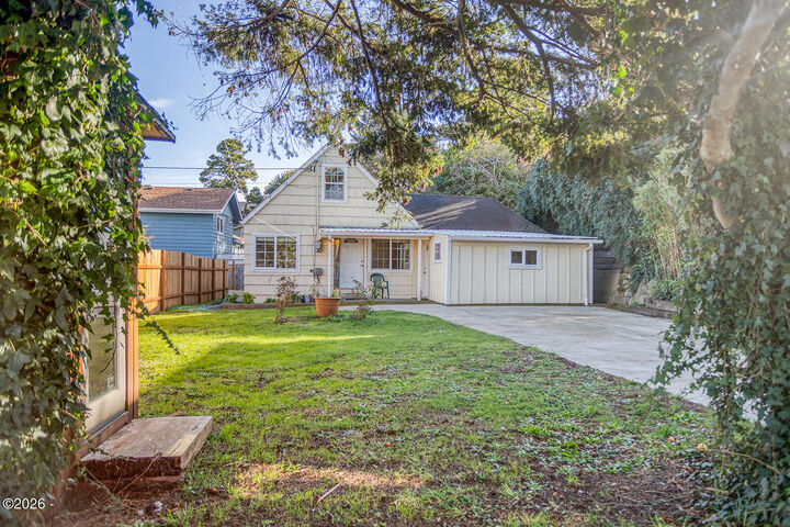 Property Photo:  338 NE Avery Street  OR 97365 