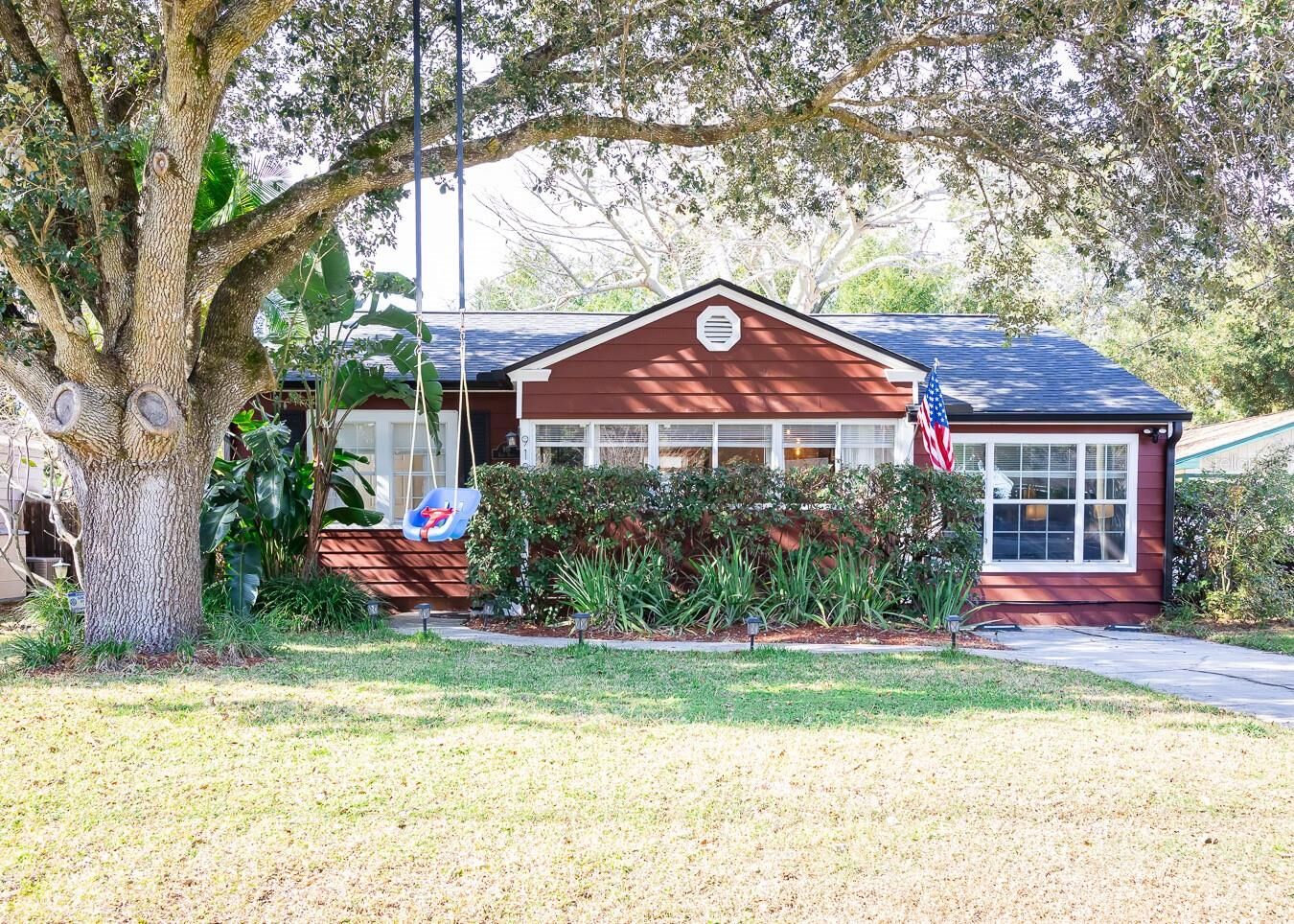 Property Photo:  918 Palm Drive  FL 32803 
