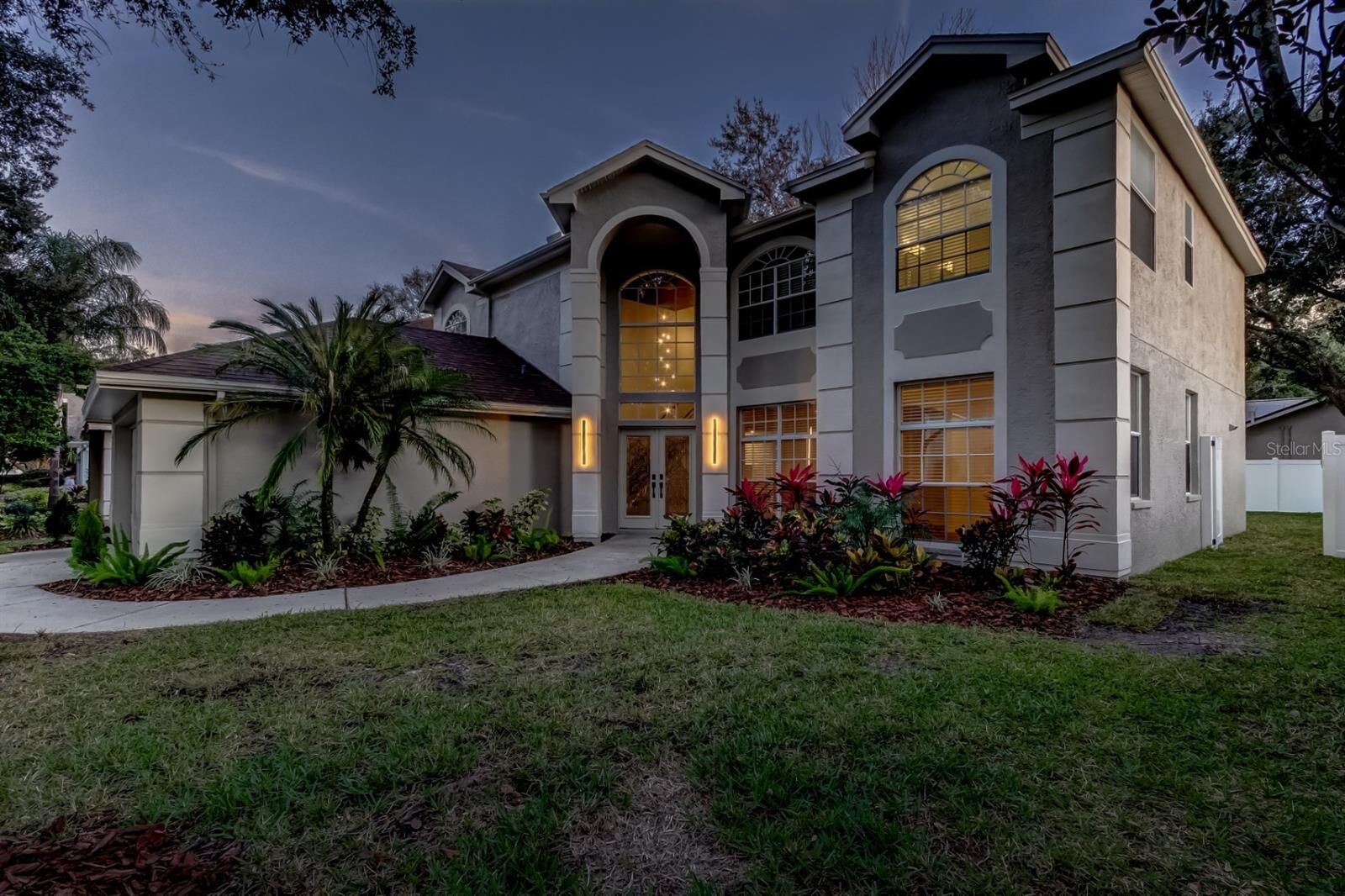 Property Photo:  9311 Heritage Oak Court  FL 33647 