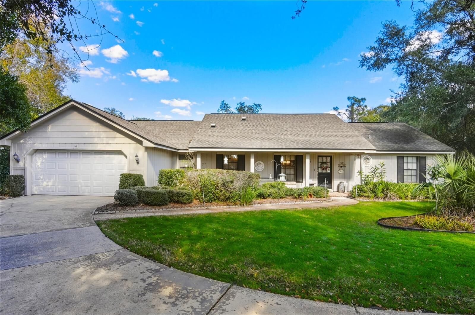 Property Photo: 6649 Parson Brown Drive FL 32819