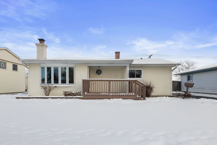 Property Photo:  475 E Merle Lane  IL 60090 