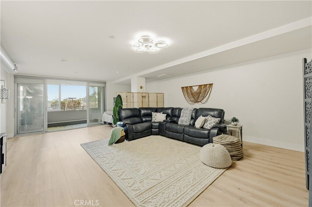 Property Photo:  433 Pine 201  CA 90802 