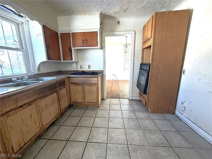 Property Photo: 16707 Stockbridge Avenue OH 44128