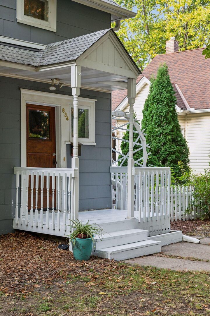 Property Photo:  834 Watson Avenue  MN 55102 