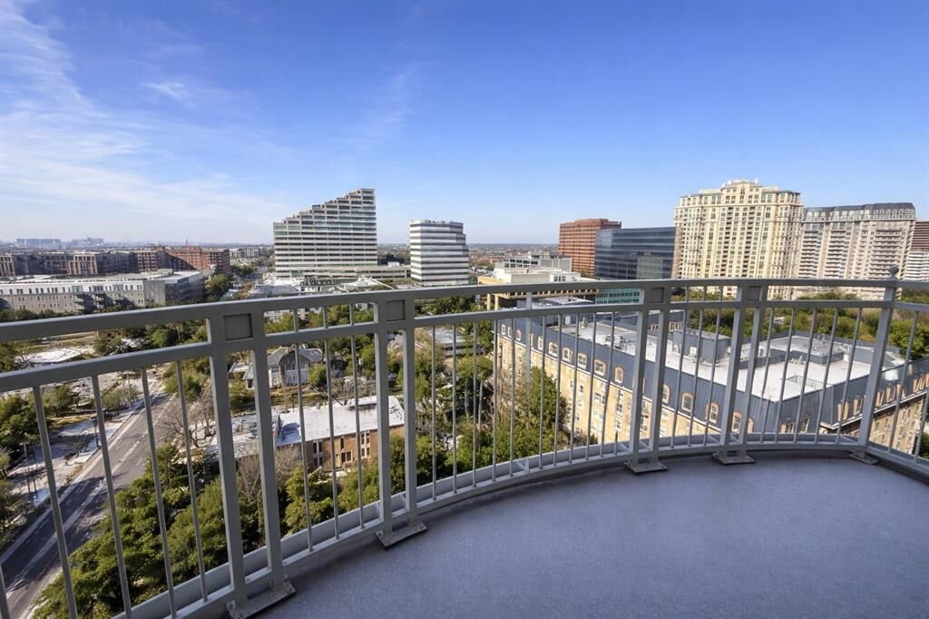 Property Photo: 3225 Turtle Creek Boulevard 1526 TX 75219