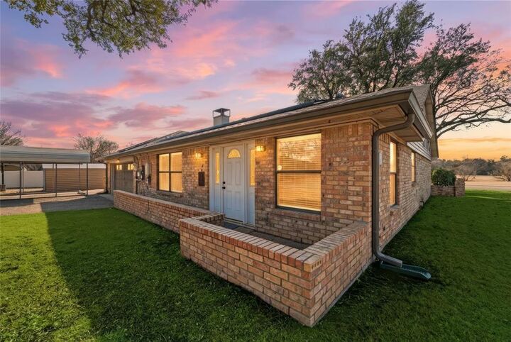 Property Photo:  322 N Greenstone Lane  TX 75116 