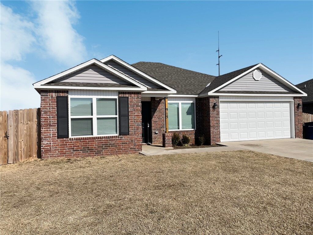 Property Photo:  915 W Aiden Drive  AR 72761 