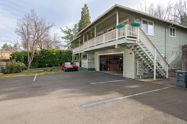 Property Photo: 790 Park Street OR 97520