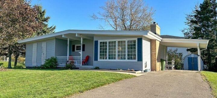46 Saunders Avenue — photo 1