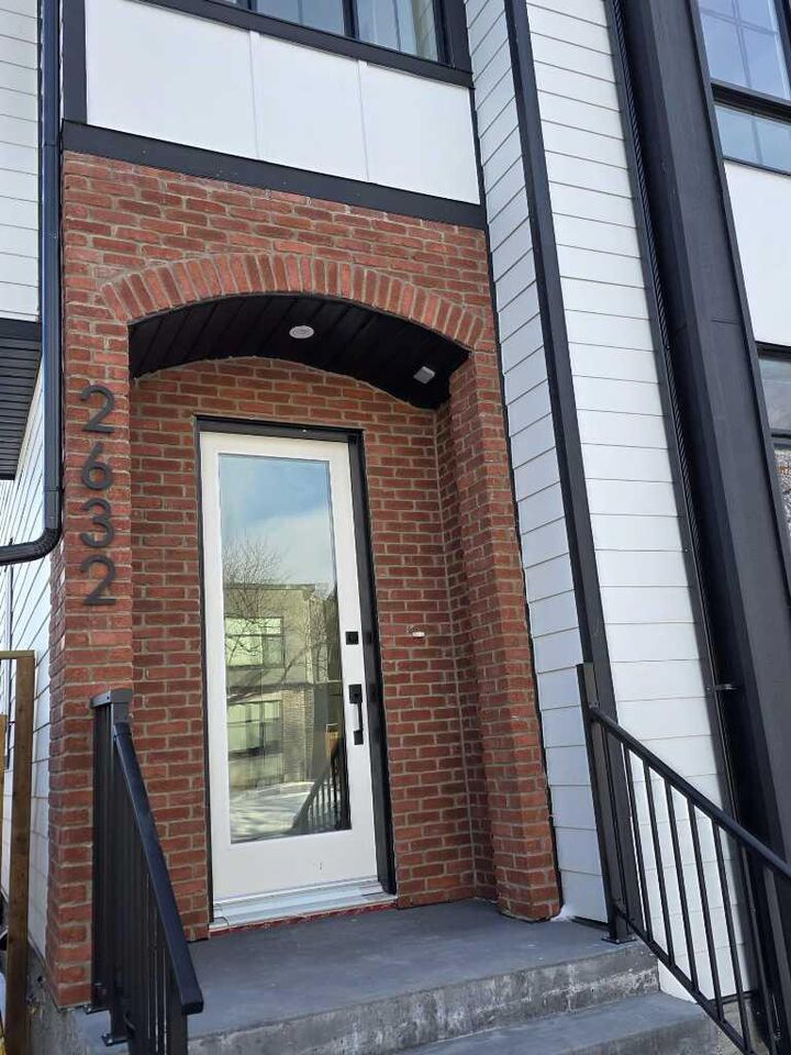 Photo de la propriété:  2632 36 Street SW  AB T3E 2Z8 