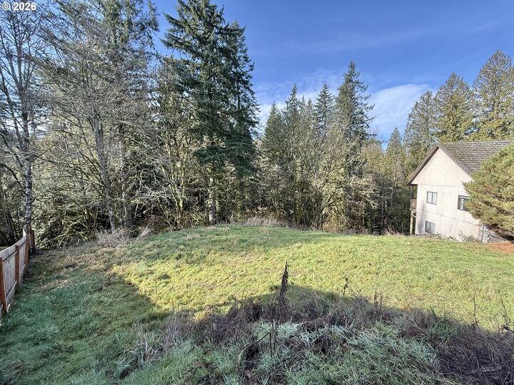 Property Photo: 11501 NW 10th Ct 4 WA 98685