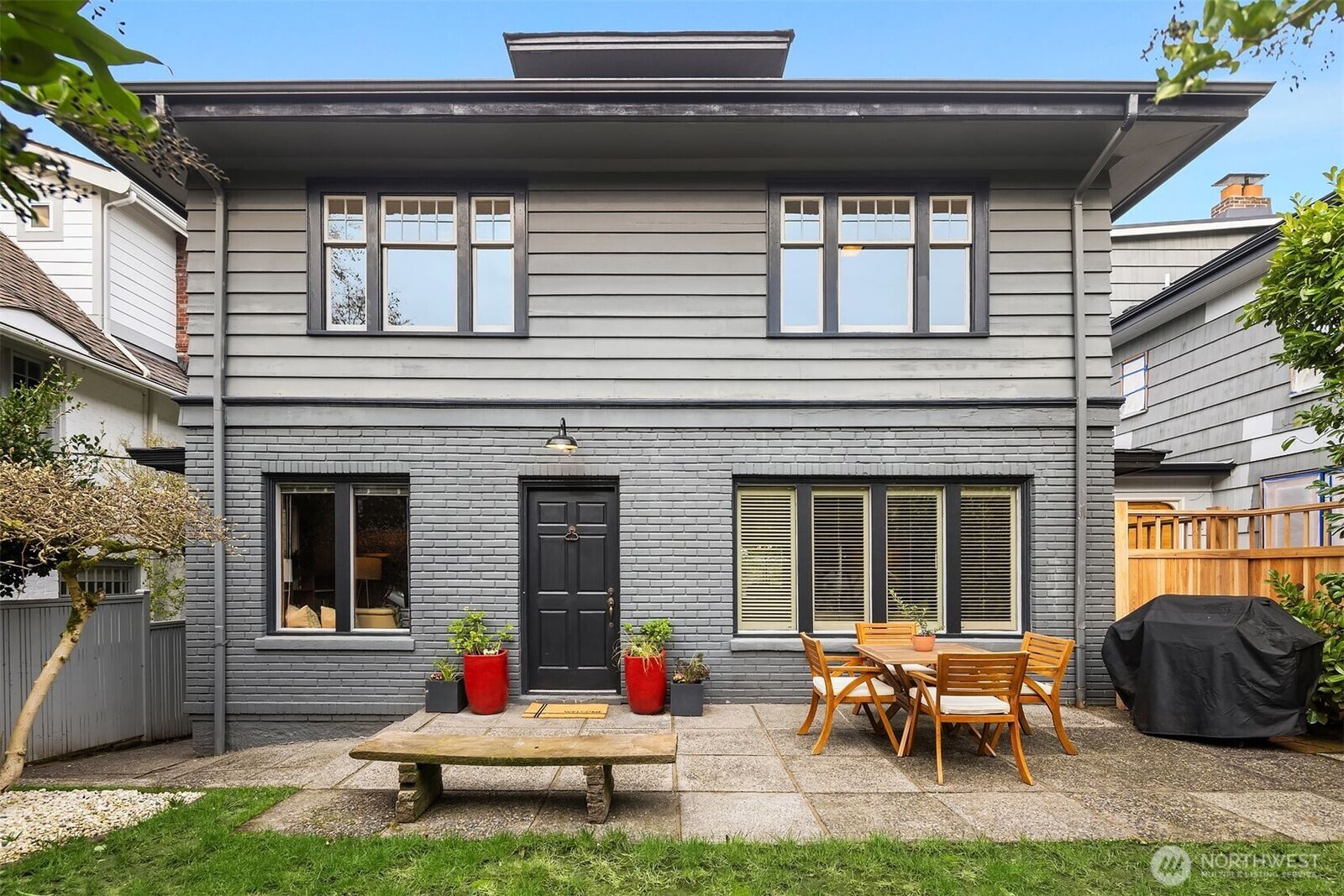 Property Photo:  1208 E Newton Street  WA 98102 