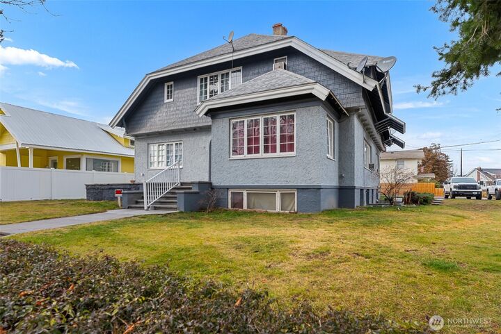 Property Photo:  600  Douglas Street  WA 98801 