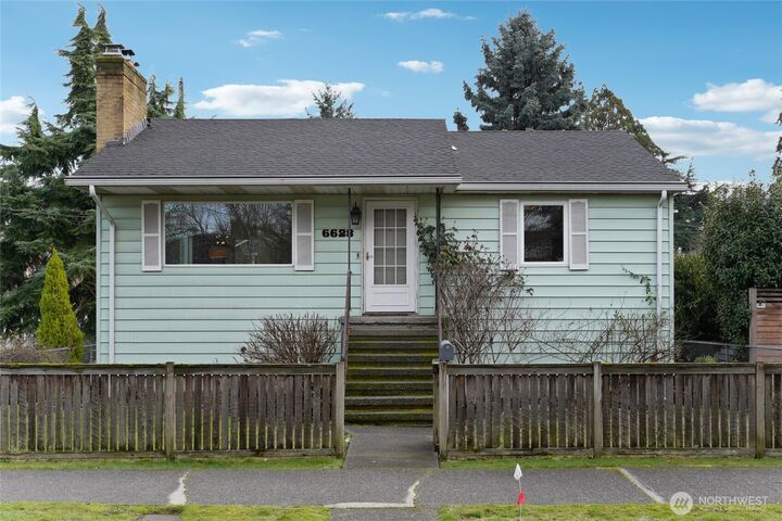 Property Photo:  6628  Flora Avenue S  WA 98108 
