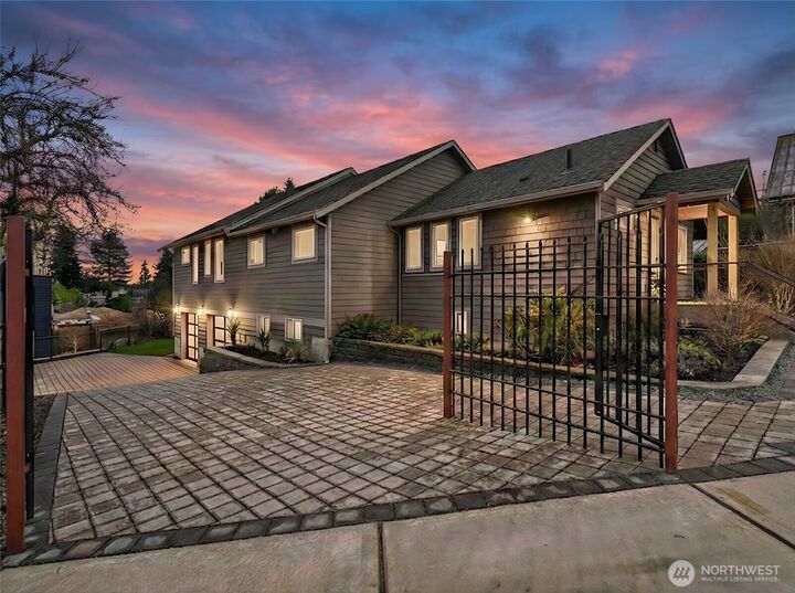 Property Photo:  11642  Roseberg Ave  S  WA 98168 